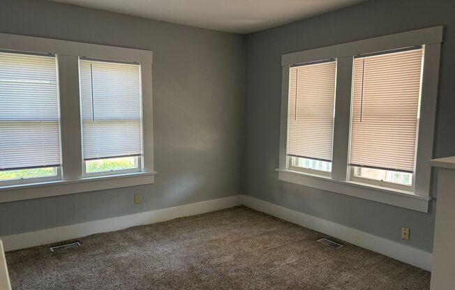 Beautiful 2 bed/ 1 bath