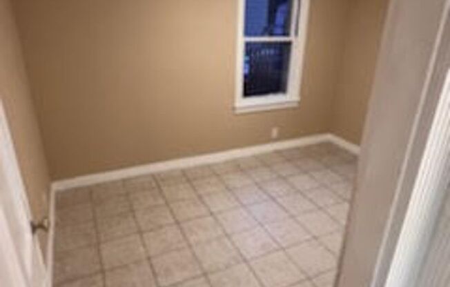 2 beds, 1 bath, $900