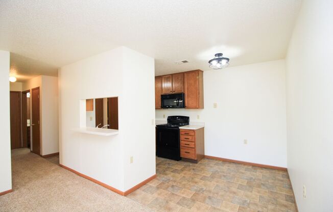 2 beds, 1 bath, 1,024 sqft, $995, Unit 6615-29