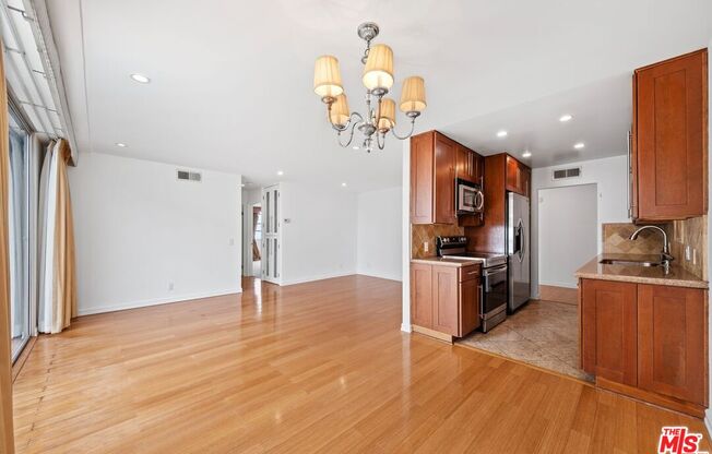 2 beds, 2 baths, 1,019 sqft, $3,900, Unit 1002