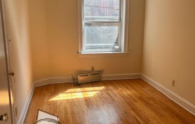 1 bed, 1 bath, $1,200