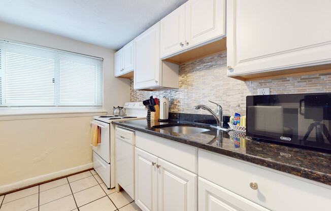 1 bed, 1 bath, 700 sqft, $4,300, Unit 1B