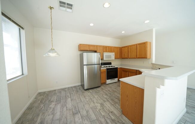 2 beds, 2 baths, $1,595, Unit -Clark County-