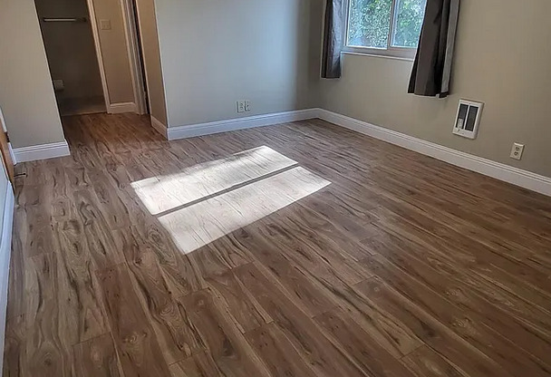 COMING SOON-Fully remodeled Townhouse 3 Bed 2.5 bath, with Hardwood Floors throughout