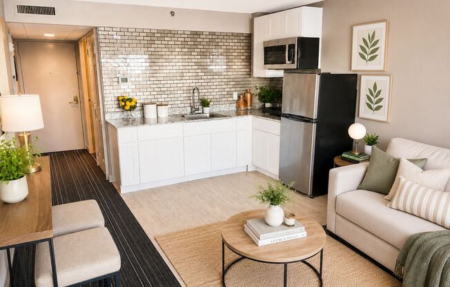 Studio, 1 bath, 637 sqft, $912, Unit 114