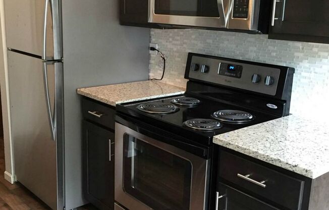 2 beds, 1 bath, 912 sqft, $1,295, Unit 1950110R