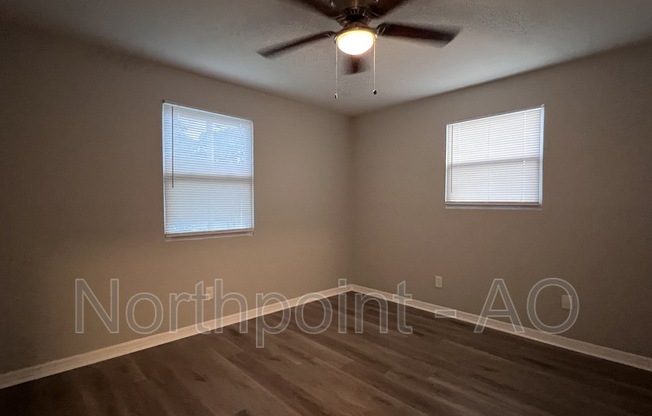 3 beds, 1 bath, 1,400 sqft, $1,660