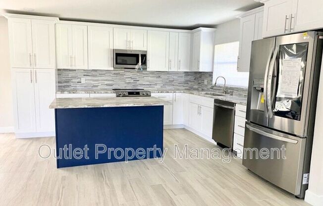 585 QUEENS MIRROR CIR