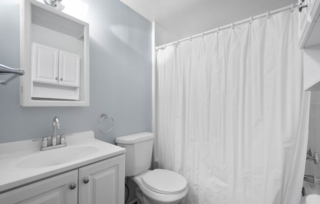 Stunning 2 Bedroom home in McKees Rocks Available Now!