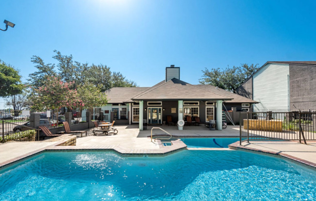 1 bed, 1 bath, 590 sqft, $1,075, Unit 613