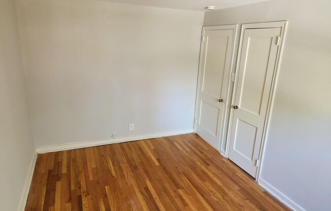 2 beds, 1 bath, 897 sqft, $2,225, Unit A-21