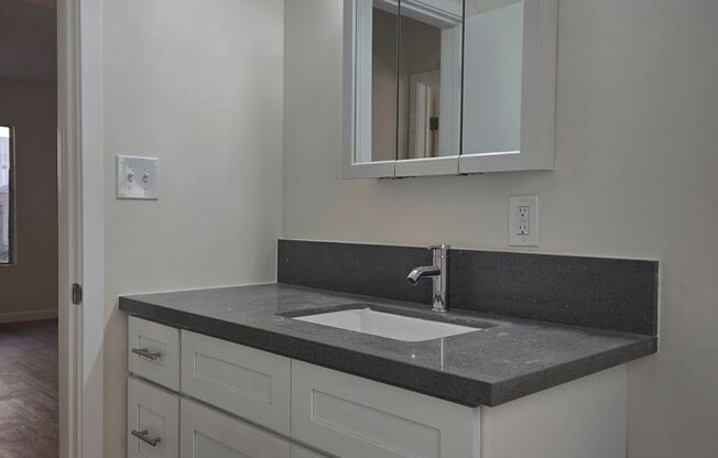 2 beds, 1 bath, $3,200, Unit 1