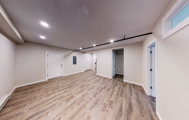 2 beds, 1 bath, 759 sqft, $1,950, Unit 105