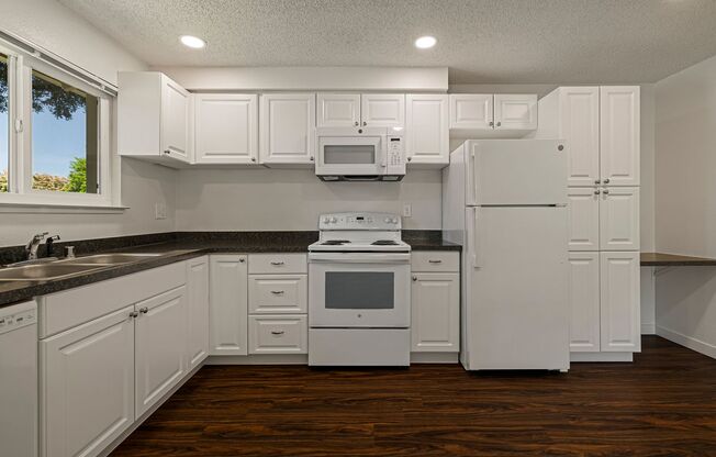 2 beds, 2 baths, 1,000 sqft, $1,575, Unit 045