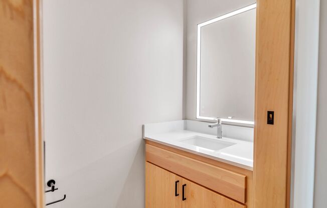 2 beds, 1.5 baths, 1,011 sqft, $2,150, Unit 412