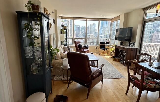 330 W Grand Ave