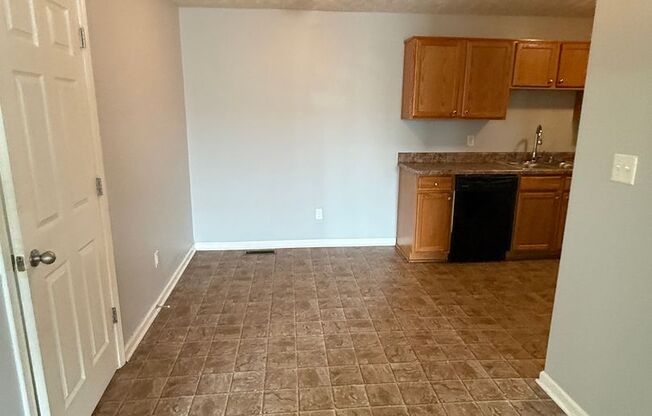 1 bed, 1 bath, $750, Unit 355C