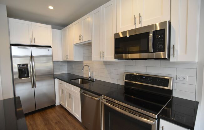 1 bed, 1 bath, 642 sqft, $2,570, Unit 3833-608