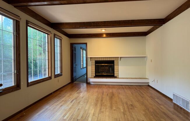 4 beds, 2.5 baths, $4,500