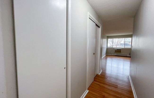 Studio, 1 bath, 440 sqft, $950, Unit B4