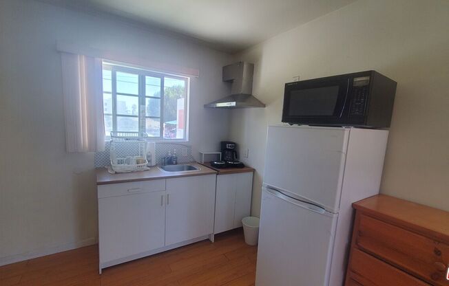 805 E 21 ST
