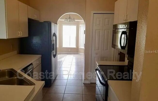 462 LARK CT