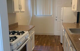 2 beds, 1 bath, 870 sqft, $2,900, Unit 435 Walnut Street - Unit 18