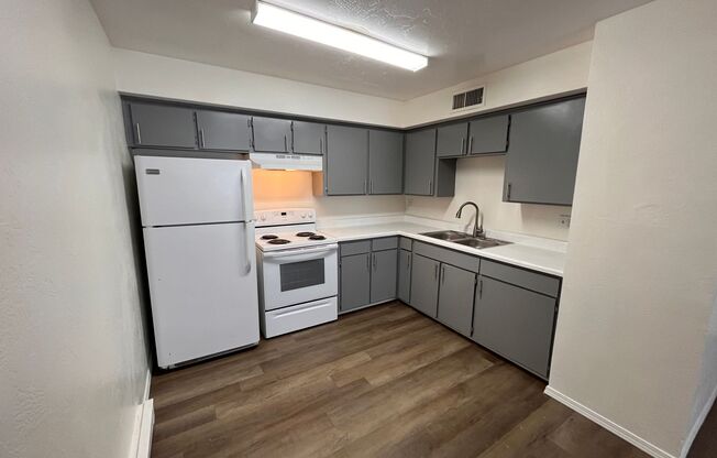 2 beds, 1 bath, 850 sqft, $825, Unit TU3050-12