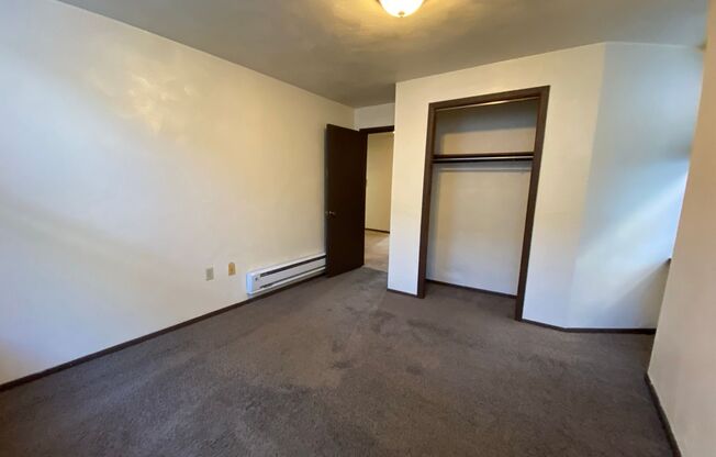 Stunning Two Bedroom in Oakland! Super Spacious! Call Today!