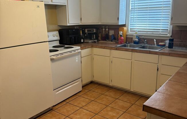 2 beds, 1 bath, $1,000