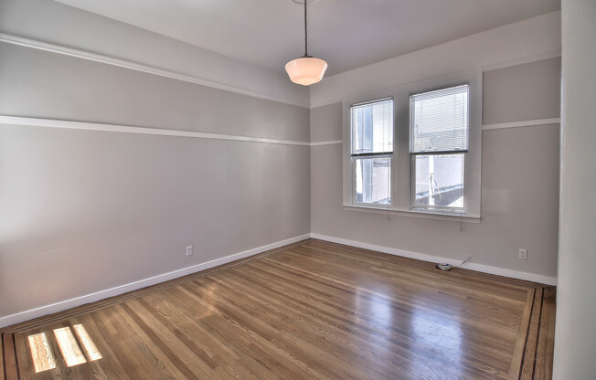 Charming Light-Filled Unit with Private Deck in San Francisco's Mission Terrace Neighborhood!