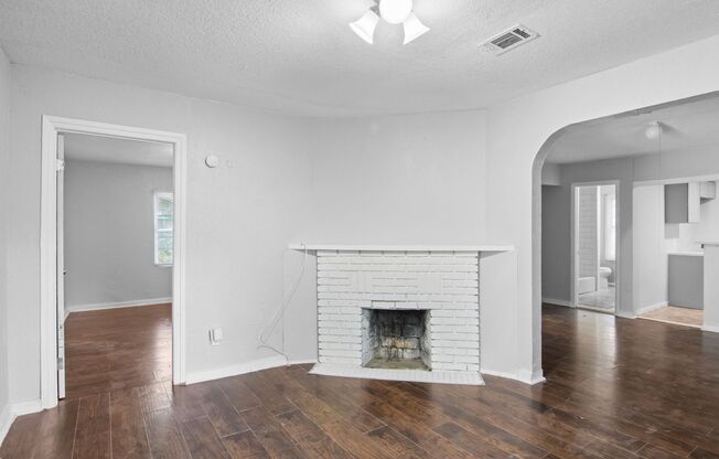 Beautiful 3/2  Home Available for Immediate Move-in