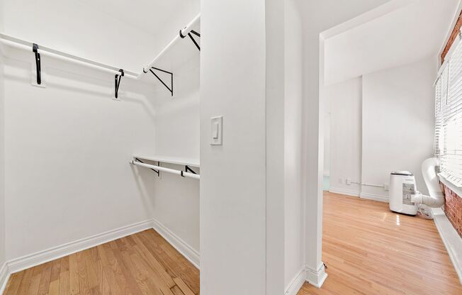 Studio, 1 bath, 550 sqft, $1,730.77, Unit 210