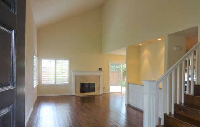 Beautiful Willow Glen 3 Bedroom 2.5 Bath End Unit Town-home!