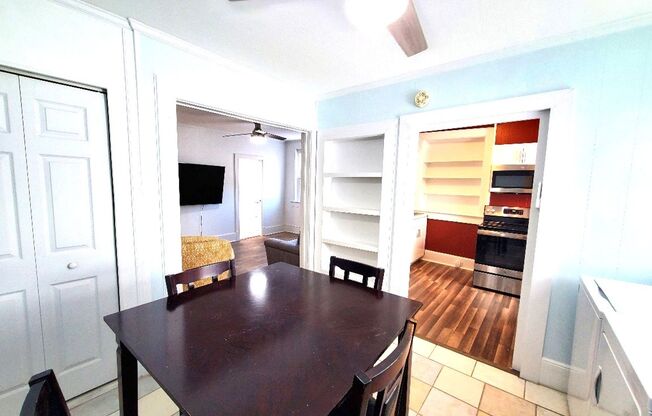 Beautiful 2BR/1BA Apartment with Utilities Included – Prime Downtown Location