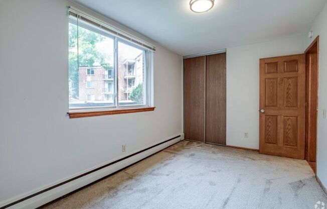 2 beds, 1 bath, 1,000 sqft, $1,299, Unit 3737-204