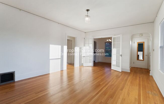 Charming One Bedroom Duplex in SE!