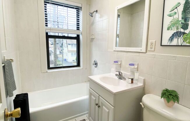 1 bed, 1 bath, 700 sqft, $2,277, Unit B11