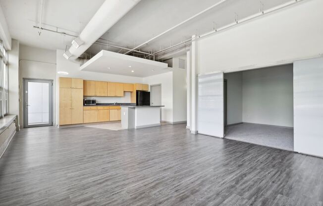 2 beds, 2 baths, 1,096 sqft, $1,800, Unit 203