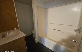 2 beds, 1 bath, $900, Unit 2085 SW 20th St Upstairs