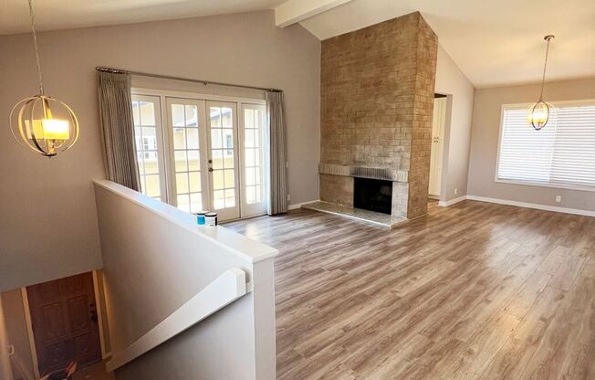 2 Bed/2 Bath Completely Remodeled Townhome for Rent @ Park Place Estates!