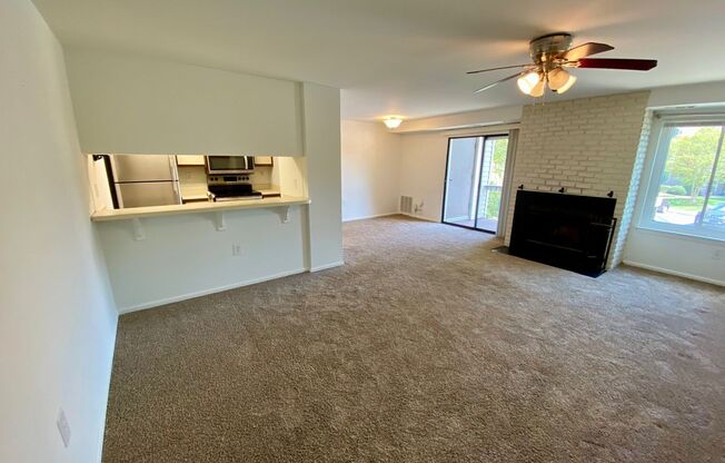 Freshly painted 2 bed 2 bath - Fully equipped condo close to commuter routes! Available NOW!