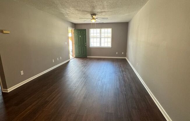 2 beds, 1 bath, $1,000, Unit B