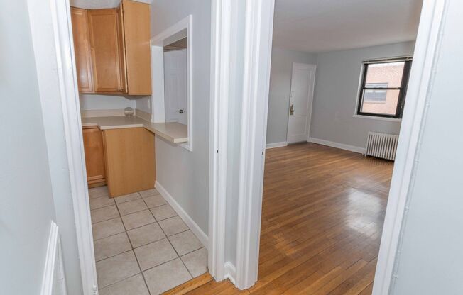 2 beds, 1 bath, $1,695, Unit SQC-227-4