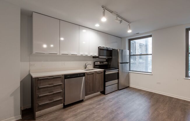 2 beds, 1 bath, $2,275, Unit 207