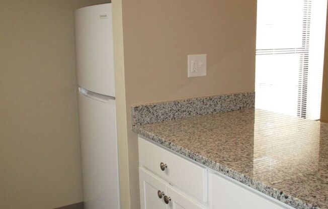 Studio, 1 bath, 520 sqft, $900, Unit 506