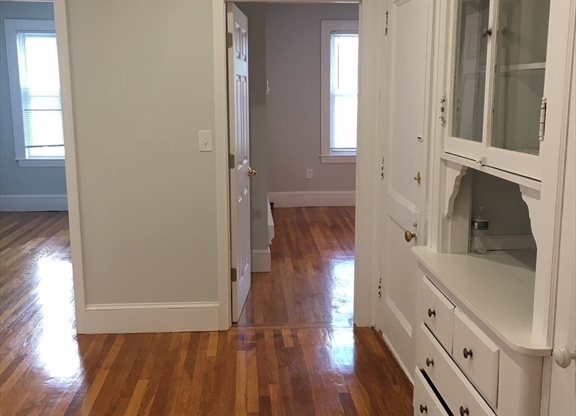 3 beds, 1 bath, 1,000 sqft, $3,100, Unit 6