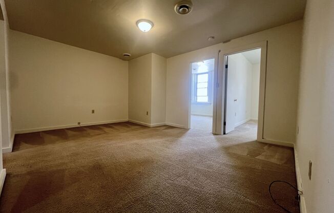 Fantastic Oakland 2Br! Great Location on the BLVD! Close to Pitt! Call Today!