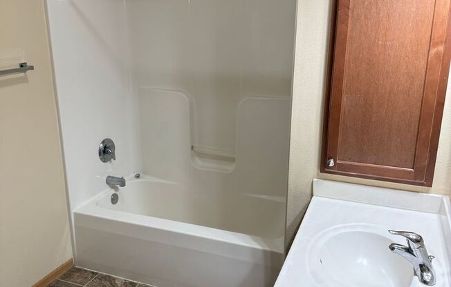 3 beds, 2 baths, 1,280 sqft, $1,699.99, Unit 533-204