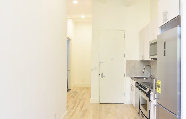 1 bed, 1 bath, $2,350, Unit 2-B